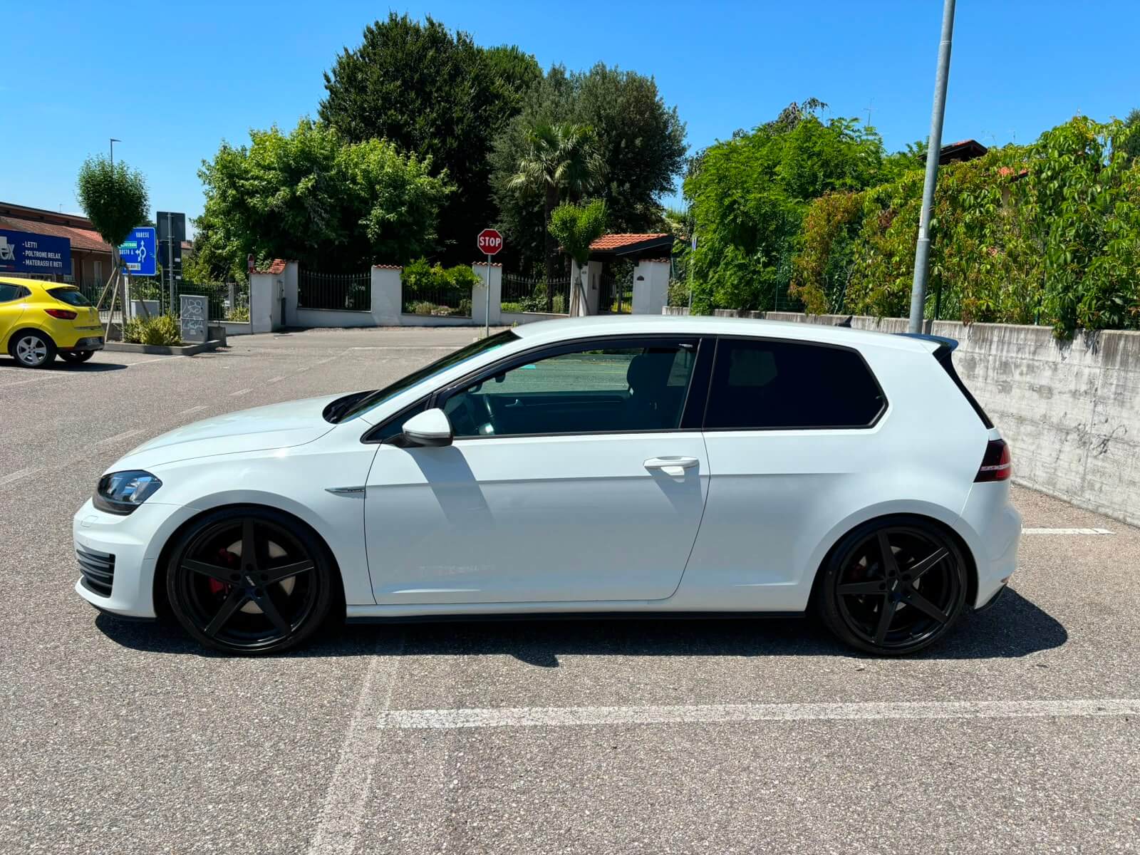 Volkswagen Golf GTI bianca consegnata in Italia dopo l'importazione dalla Germania